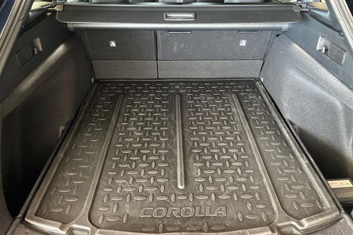 Blå Toyota Corolla fra 2023