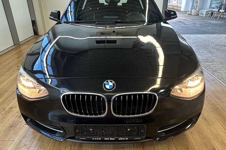 Sort BMW 118d fra 2011