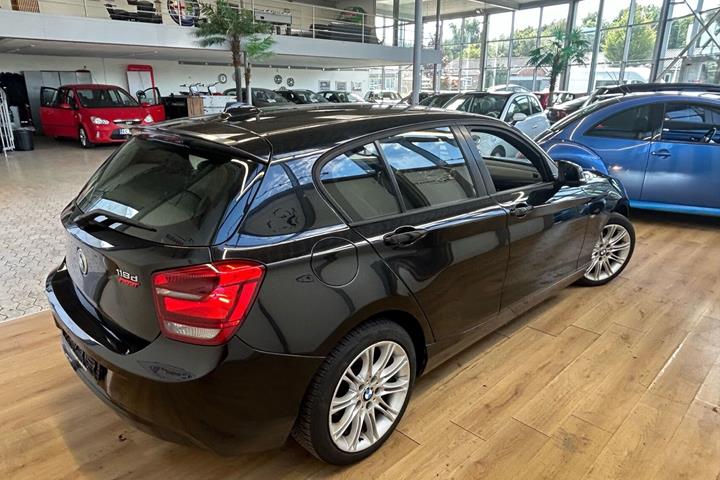 Sort BMW 118d fra 2011