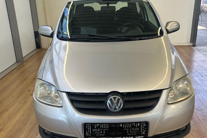 Sølv VW Fox fra 2006