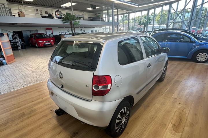 Sølv VW Fox fra 2006