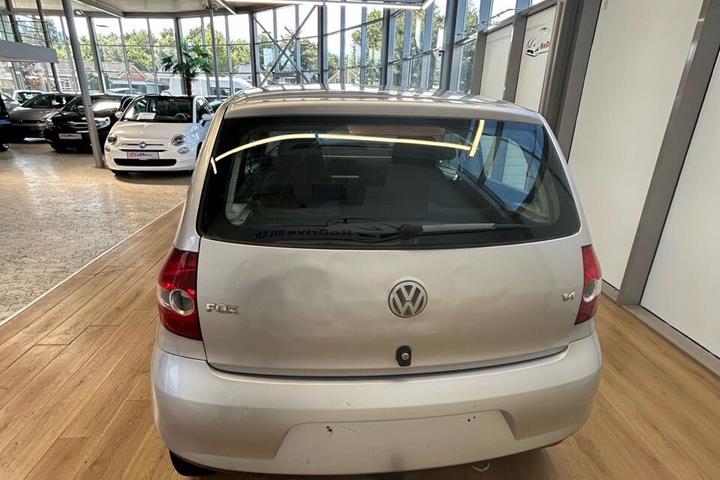 Sølv VW Fox fra 2006