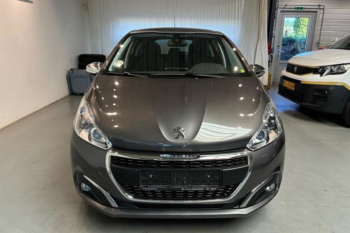 Grå Peugeot 208 fra 2019