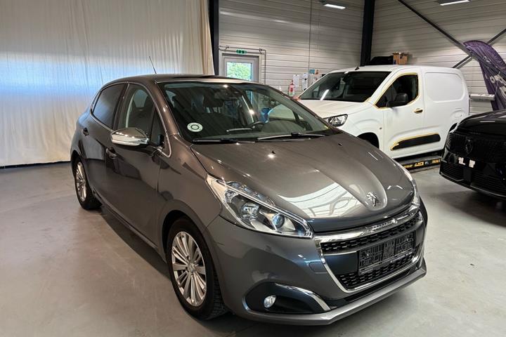 Grå Peugeot 208 fra 2019