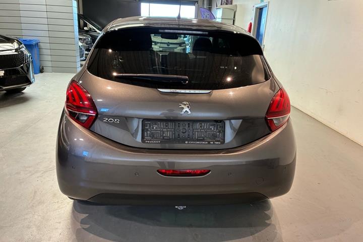 Grå Peugeot 208 fra 2019