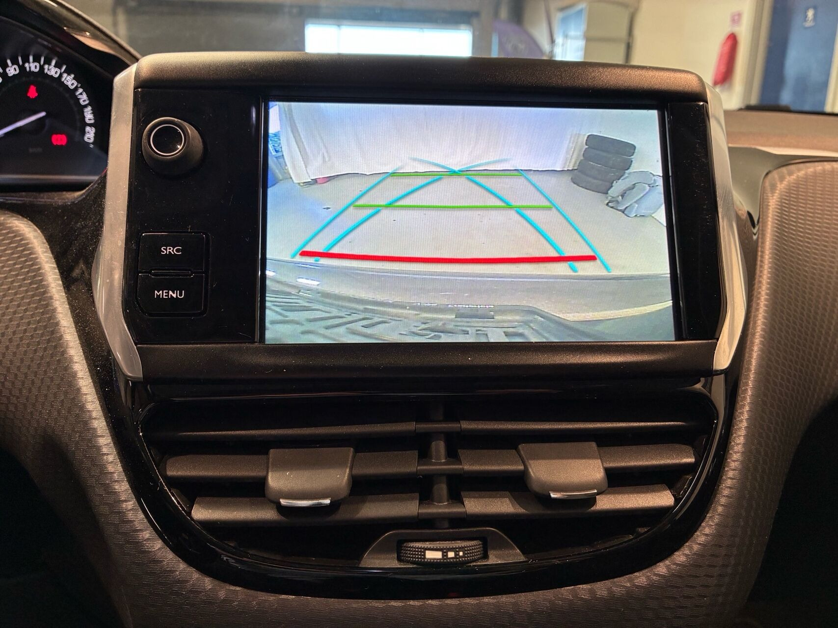Grå Peugeot 208 fra 2019