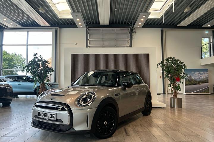 Sølv Mini Cooper fra 2024