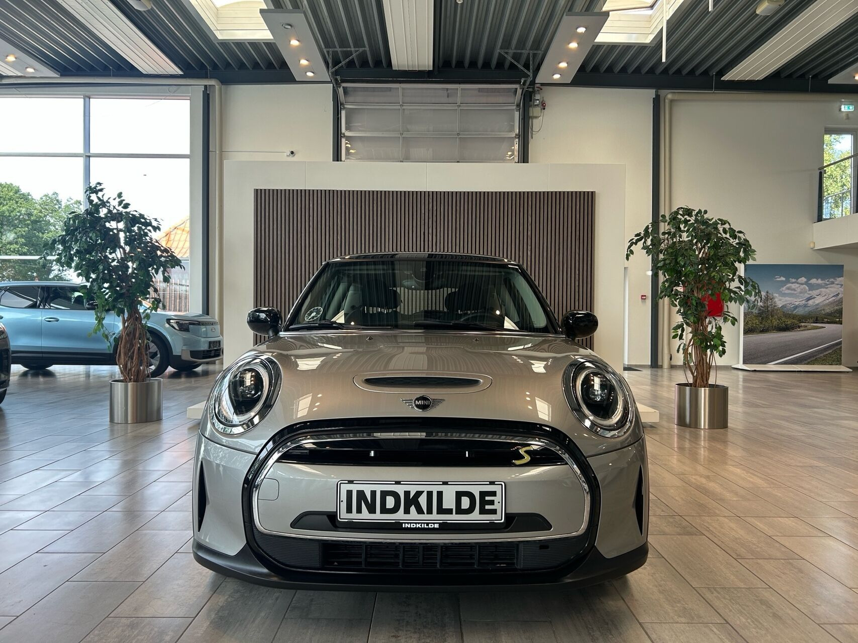 Sølv Mini Cooper fra 2024