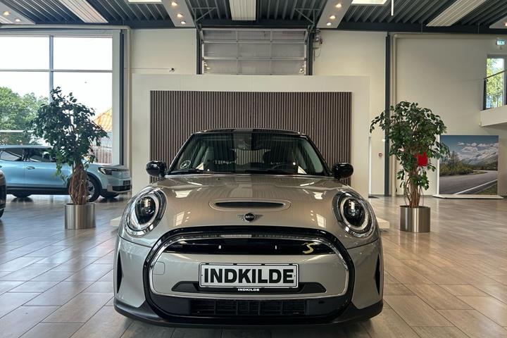 Sølv Mini Cooper fra 2024