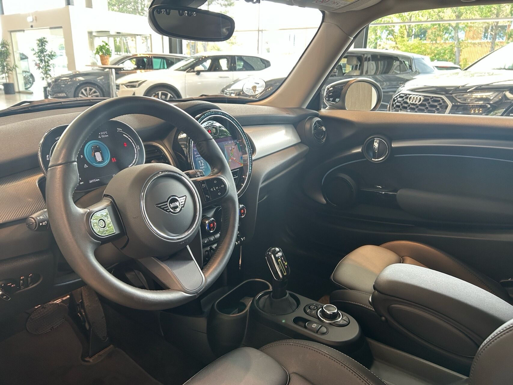 Sølv Mini Cooper fra 2024