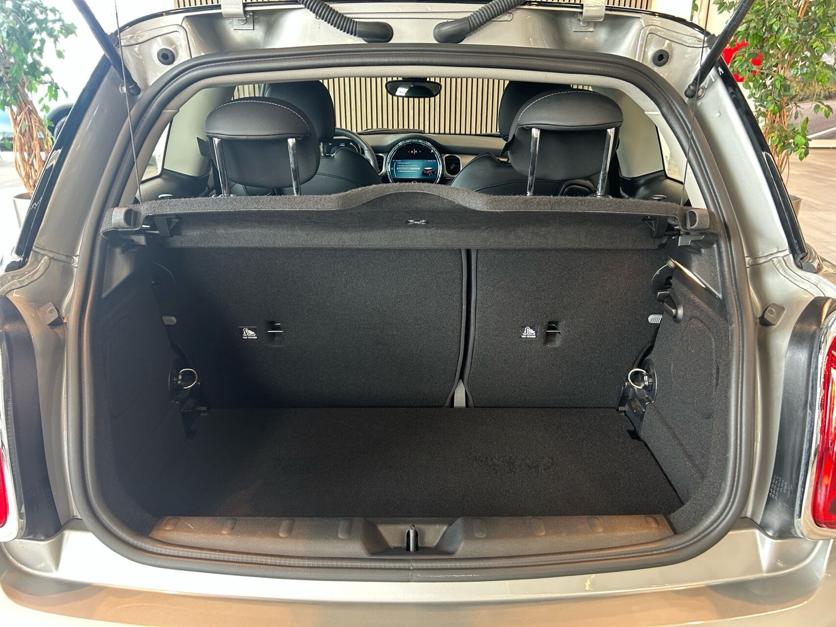 Sølv Mini Cooper fra 2024