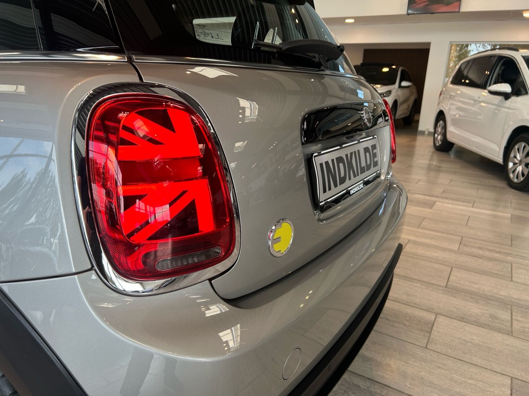 Sølv Mini Cooper fra 2024