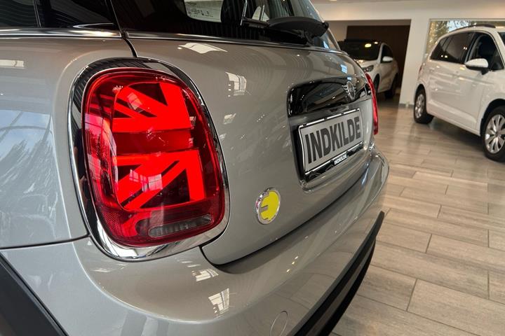 Sølv Mini Cooper fra 2024
