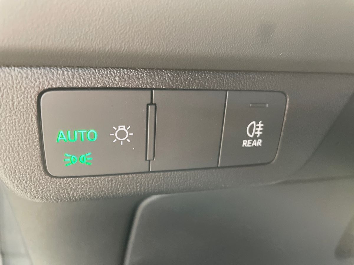 Hvid Audi Q4 e-tron fra 2025