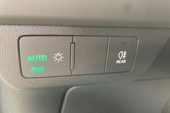 Hvid Audi Q4 e-tron fra 2025