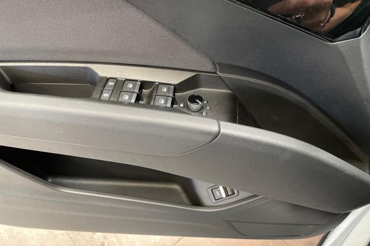 Hvid Audi Q4 e-tron fra 2025