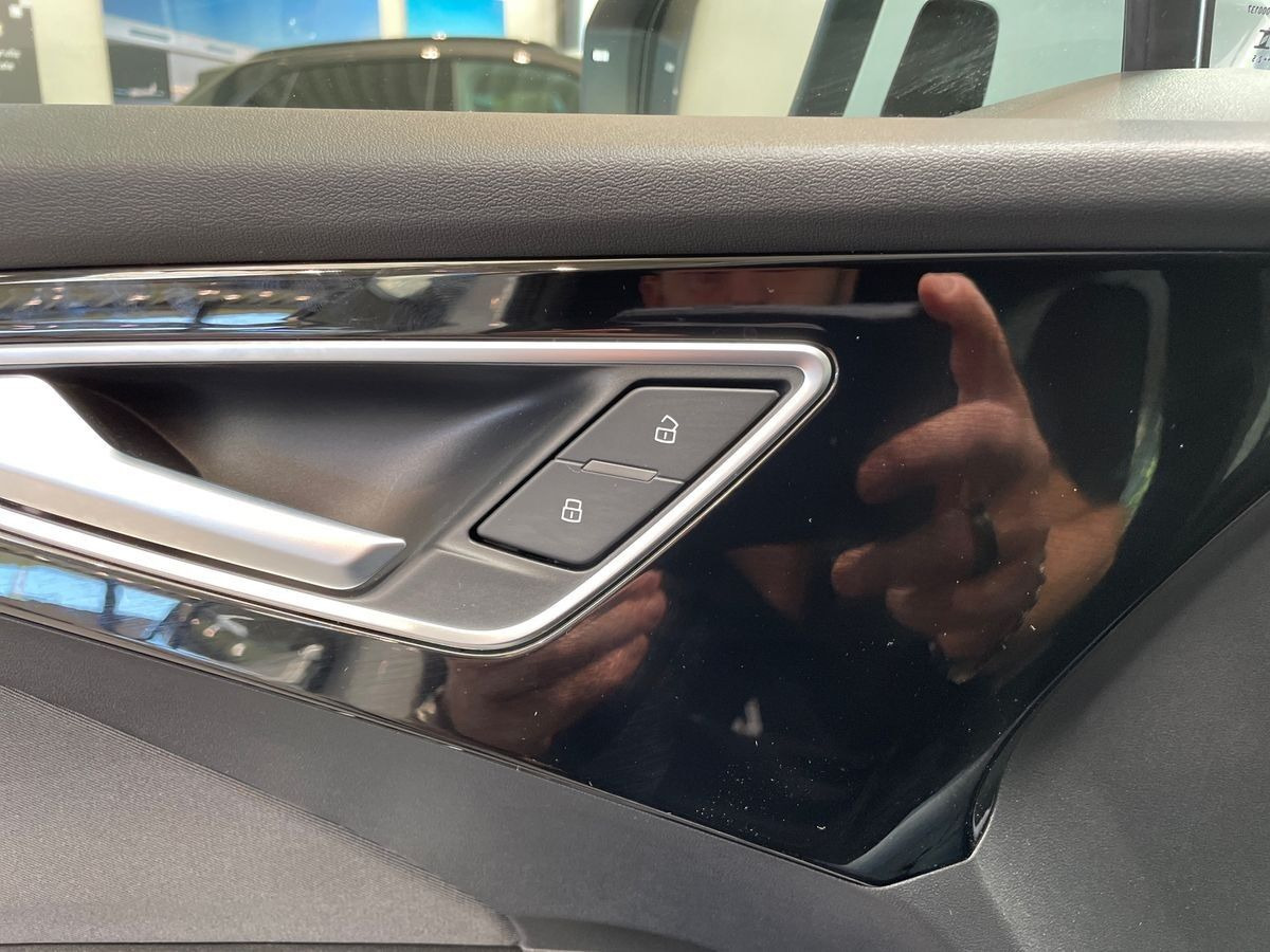 Hvid Audi Q4 e-tron fra 2025