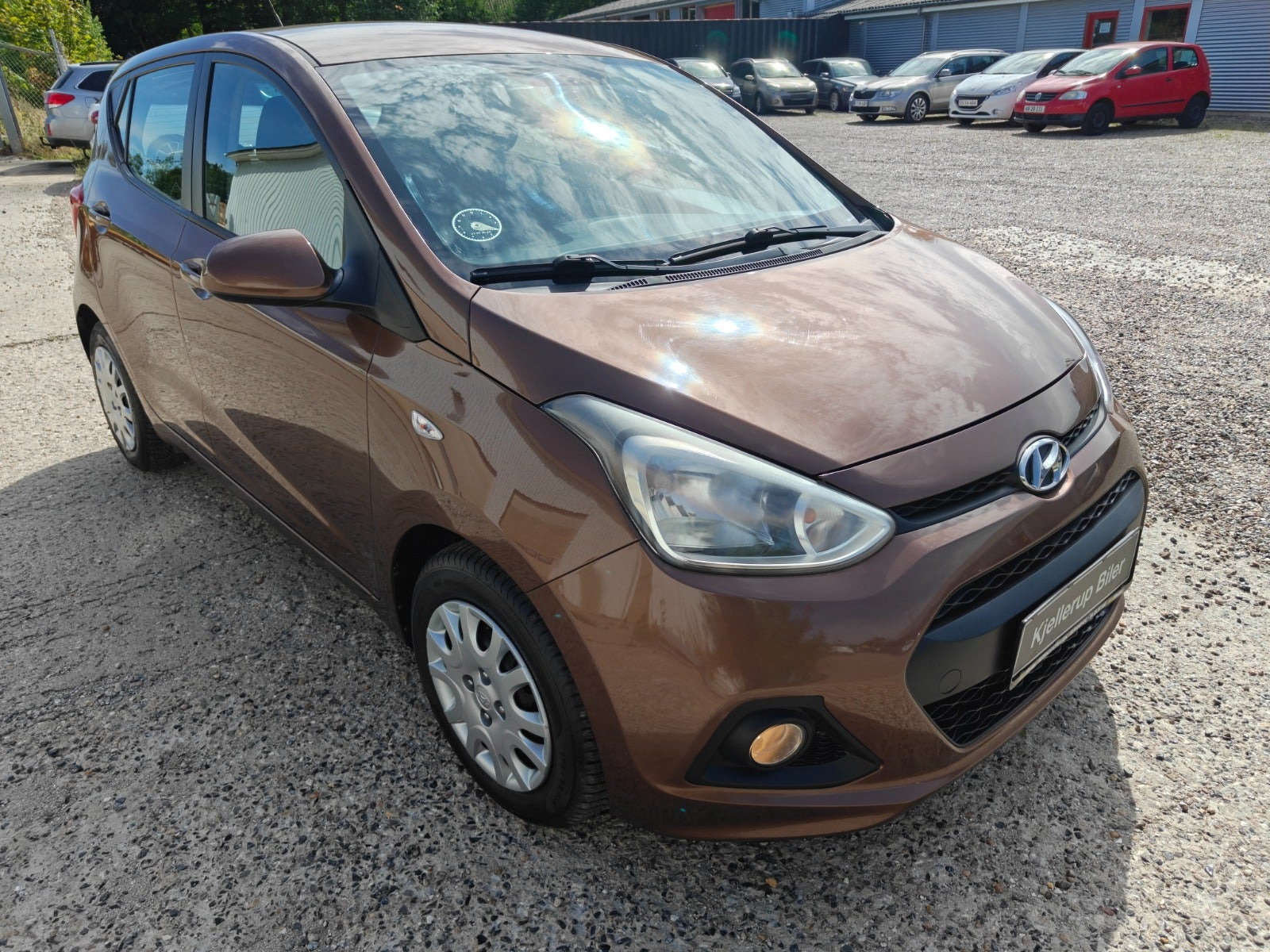Gul Hyundai i10 fra 2019