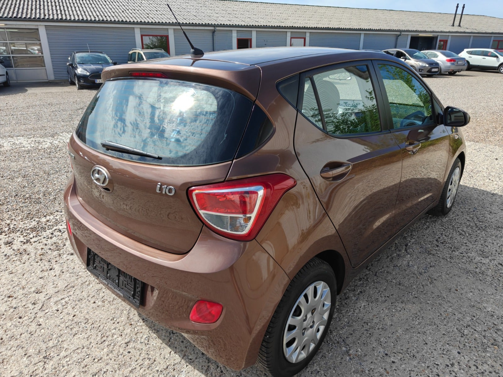 Gul Hyundai i10 fra 2019