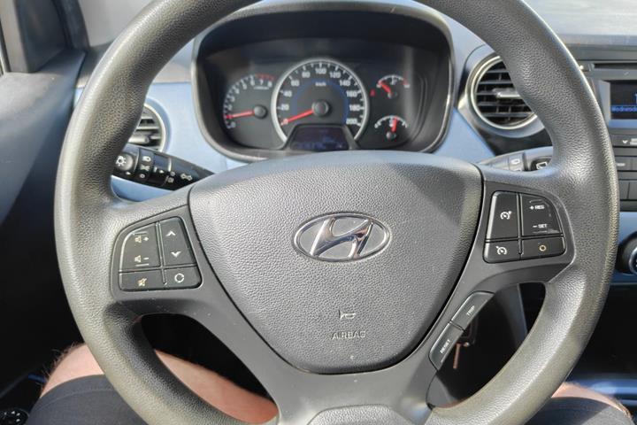Gul Hyundai i10 fra 2019