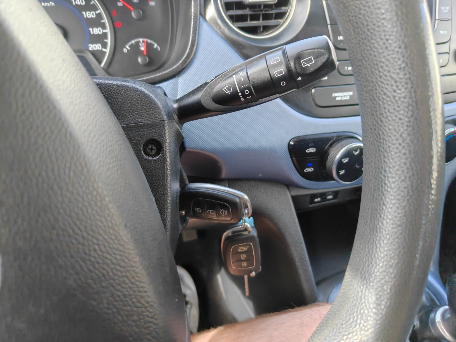 Gul Hyundai i10 fra 2019