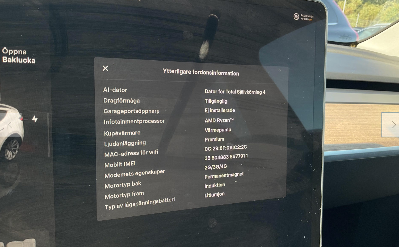 Hvid Tesla Model Y fra 2024