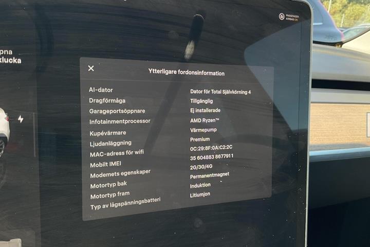 Hvid Tesla Model Y fra 2024