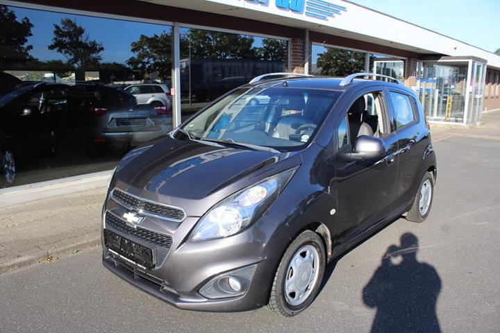 Grå Chevrolet Spark fra 2013