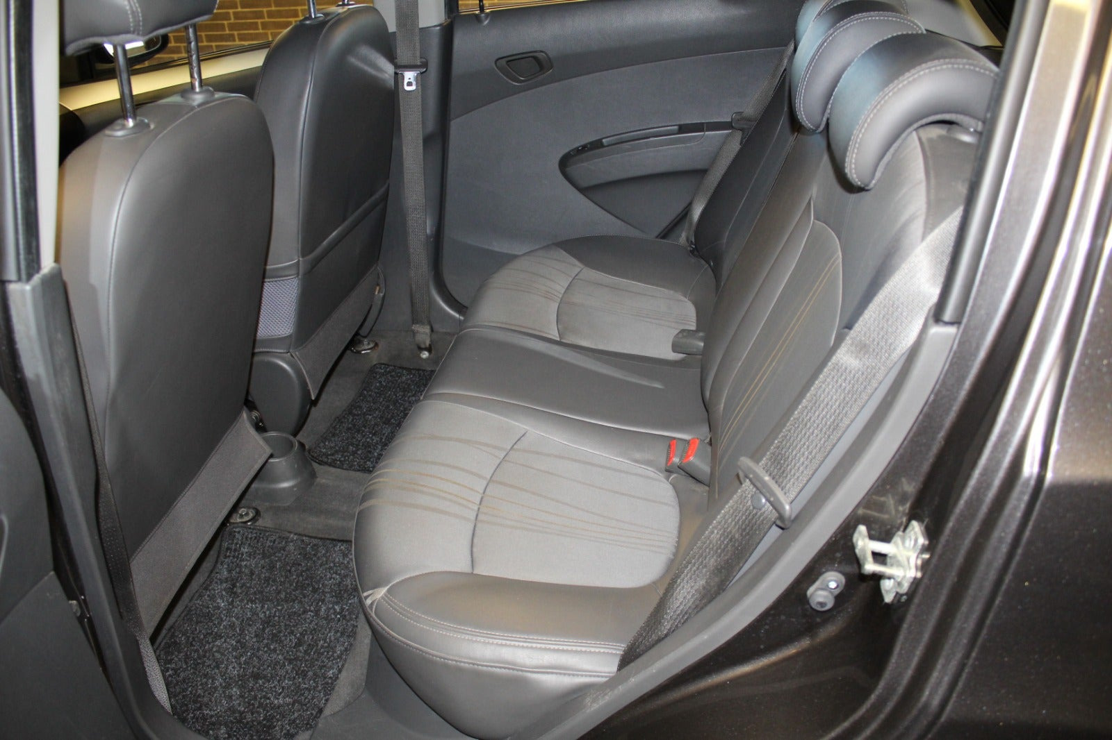 Grå Chevrolet Spark fra 2013