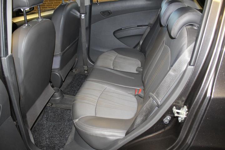 Grå Chevrolet Spark fra 2013
