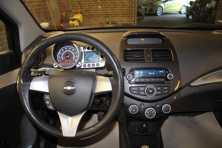 Grå Chevrolet Spark fra 2013