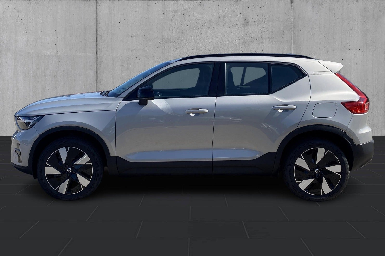 Sølv Volvo XC40 fra 2024
