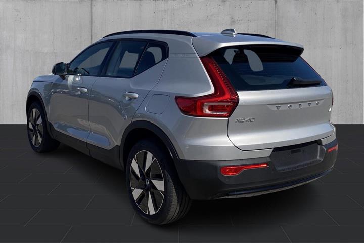 Sølv Volvo XC40 fra 2024