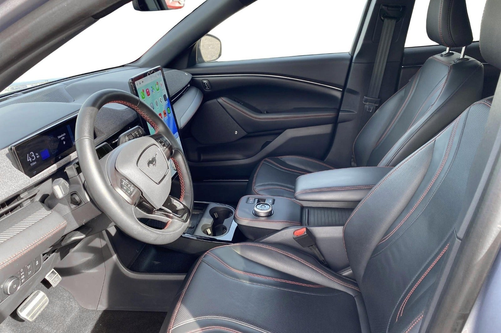 Sølv Ford Mustang Mach-E fra 2023