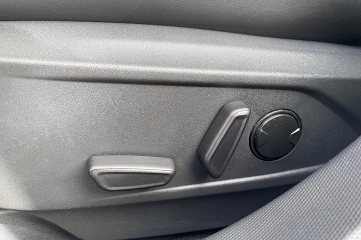 Sølv Ford Mustang Mach-E fra 2023
