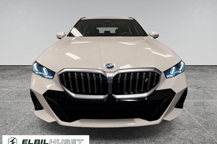 Hvid BMW i5 fra 2025