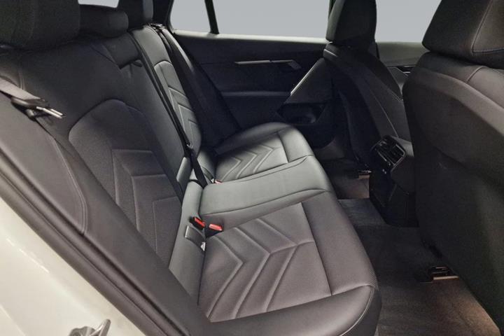 Hvid BMW i5 fra 2025