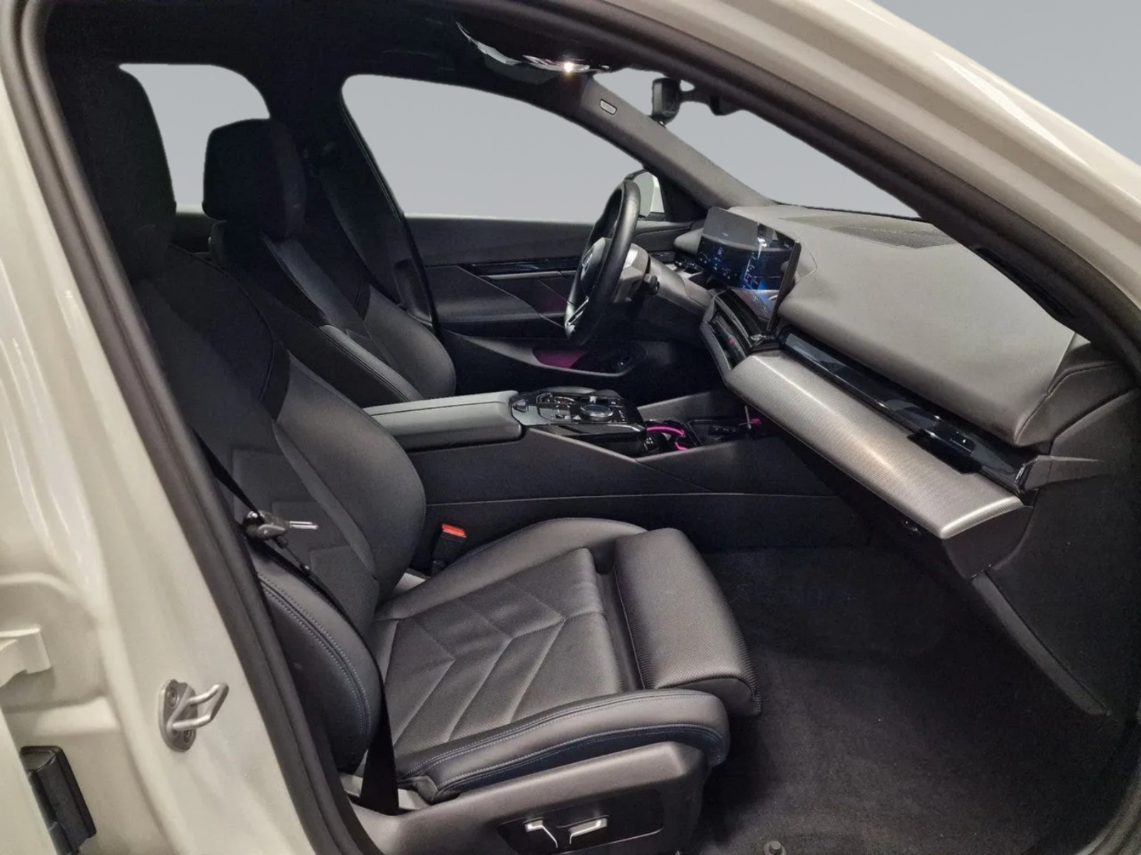 Hvid BMW i5 fra 2025