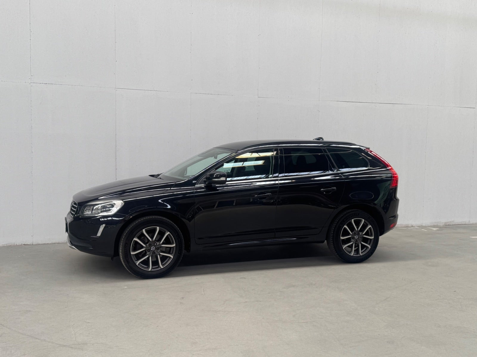 Sort Volvo XC60 fra 2015