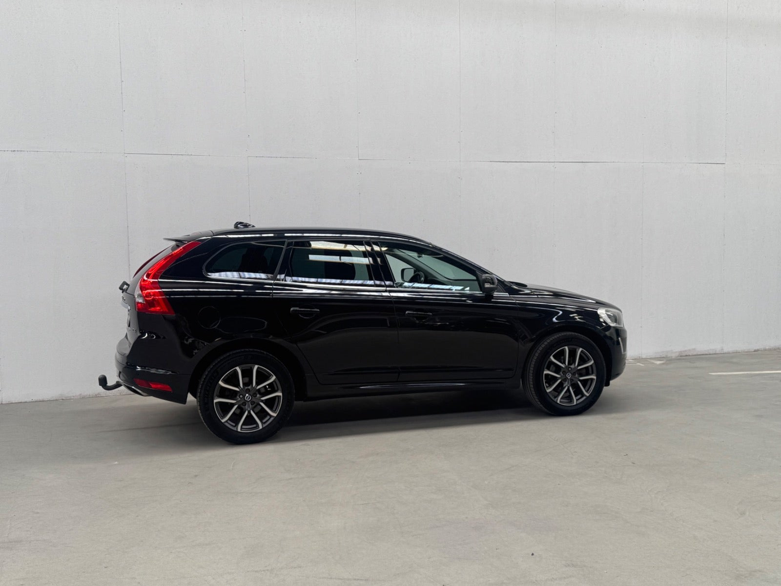 Sort Volvo XC60 fra 2015
