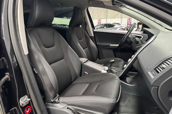 Sort Volvo XC60 fra 2015
