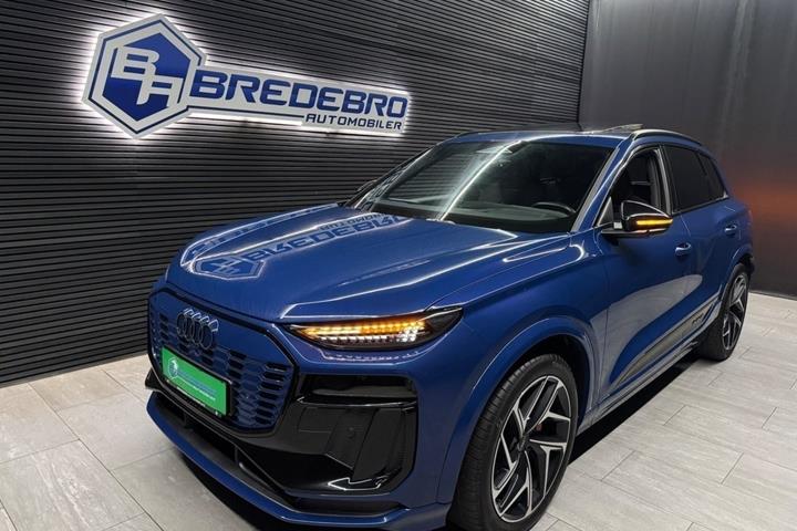 Blå Audi Q6 e-tron fra 2024