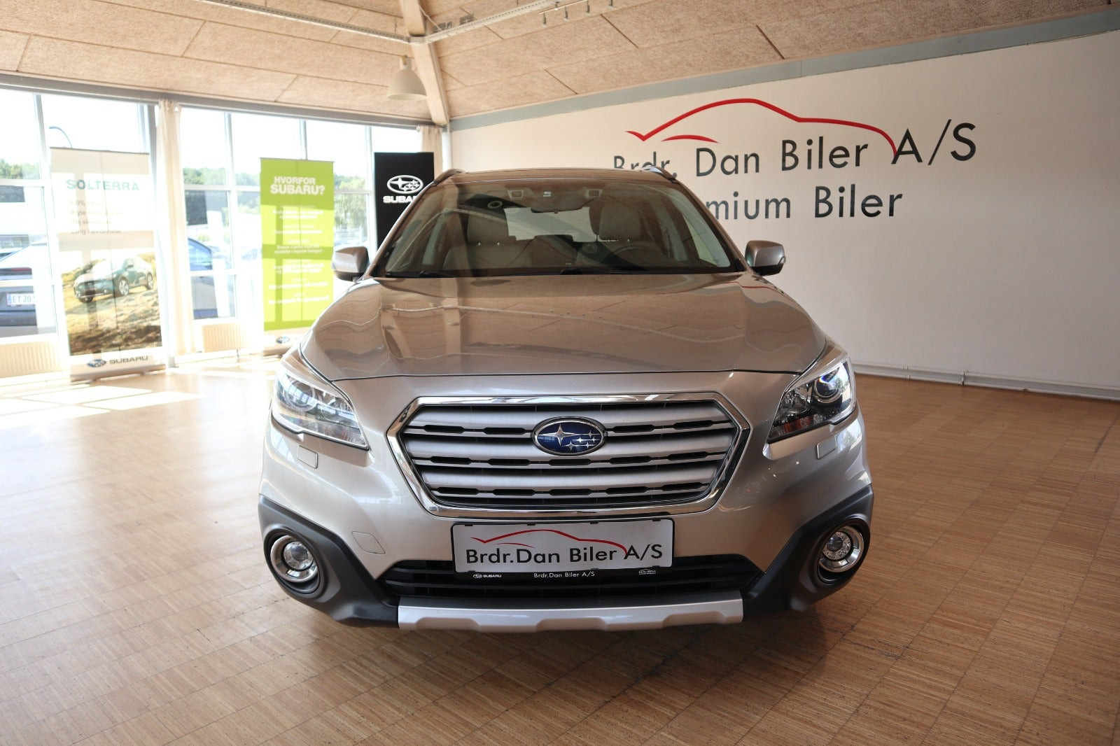 Orange Subaru Outback fra 2015