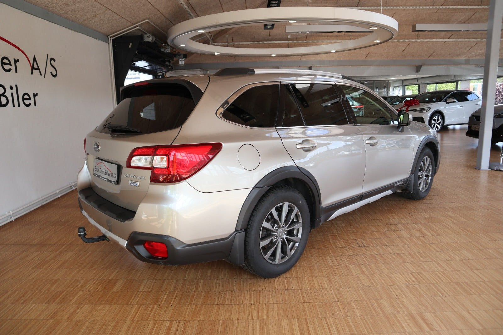 Orange Subaru Outback fra 2015