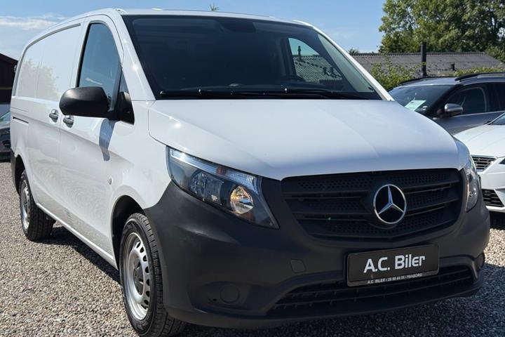 Hvid Mercedes Vito 114 fra 2019