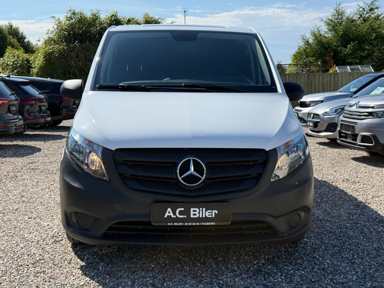 Hvid Mercedes Vito 114 fra 2019