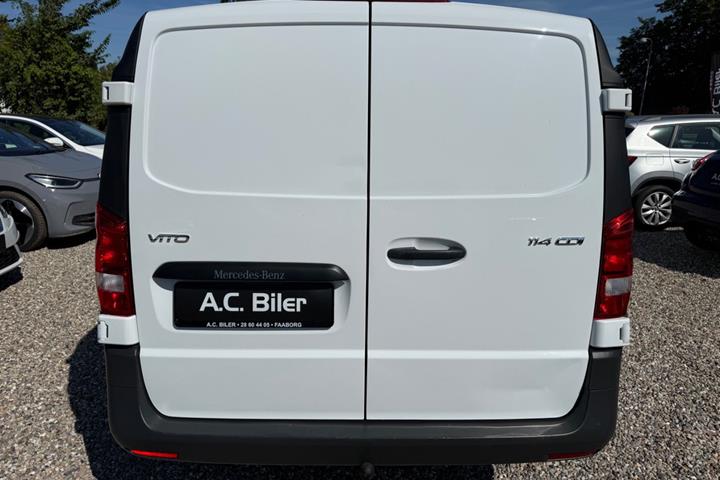 Hvid Mercedes Vito 114 fra 2019