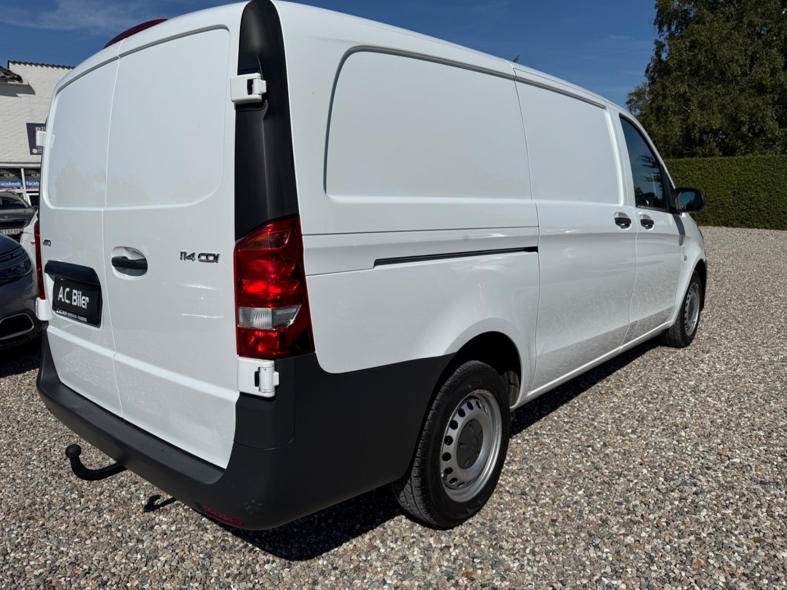 Hvid Mercedes Vito 114 fra 2019