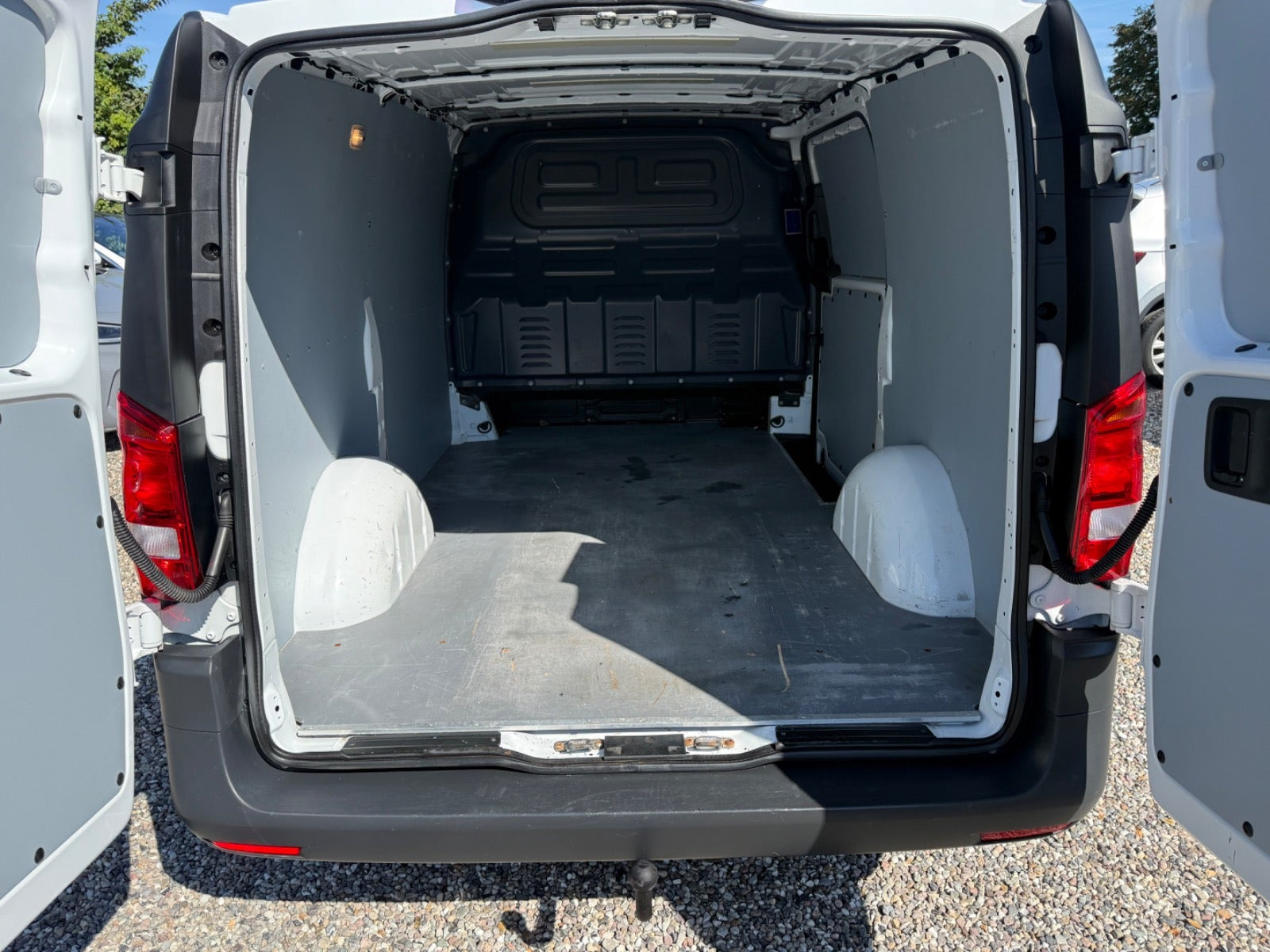 Hvid Mercedes Vito 114 fra 2019