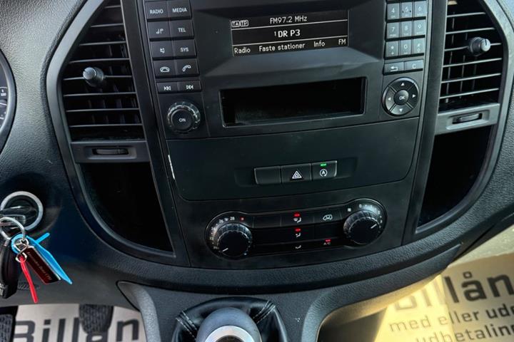 Hvid Mercedes Vito 114 fra 2019